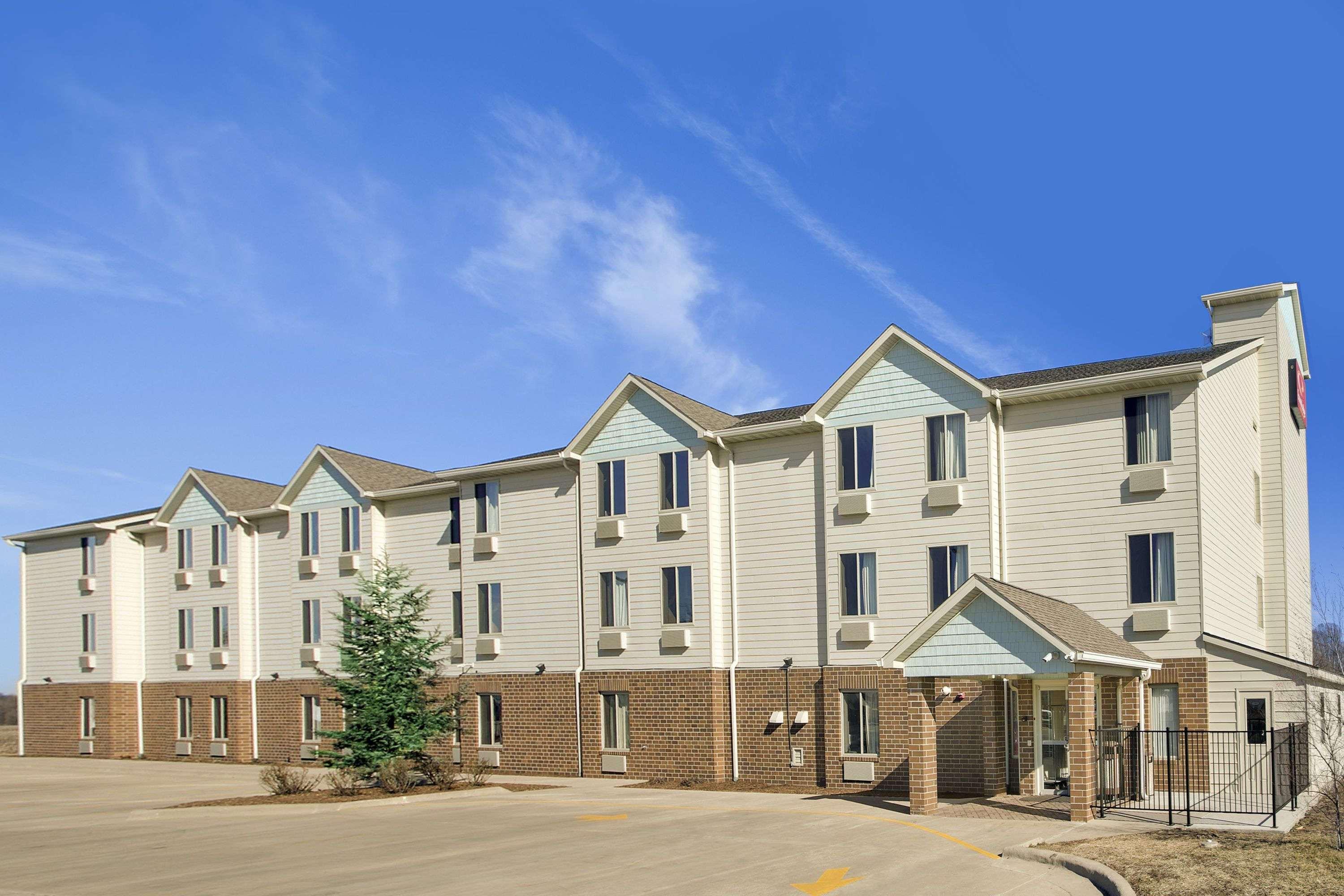 Baymont By Wyndham Jacksonville Exterior photo