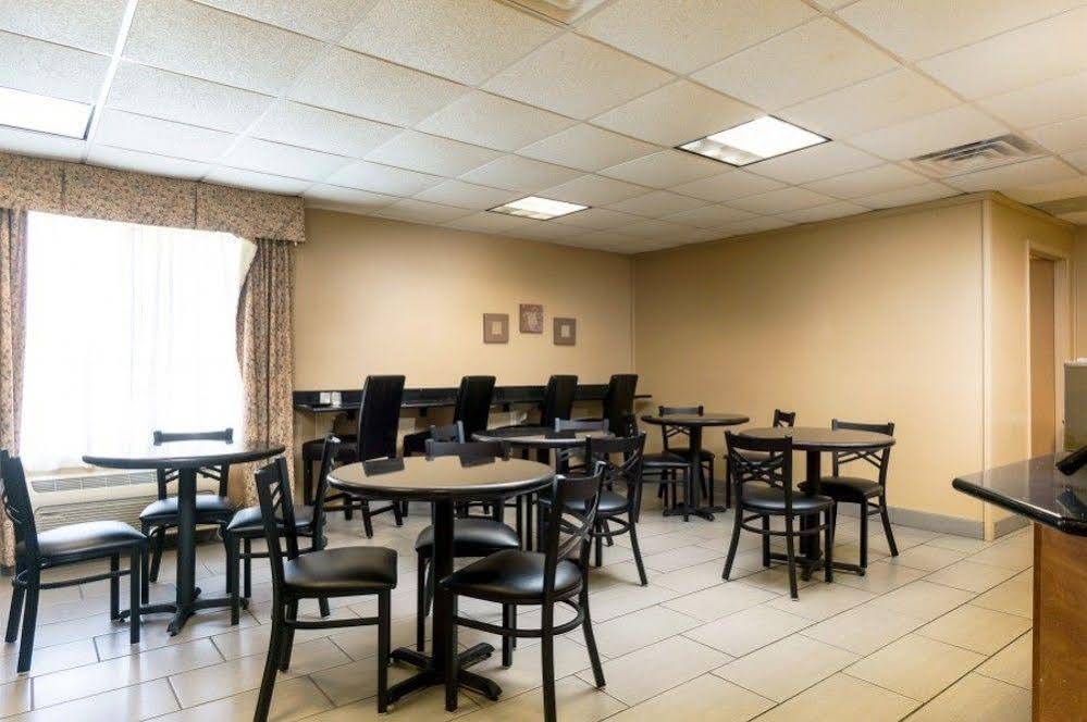 Baymont By Wyndham Jacksonville Exterior photo